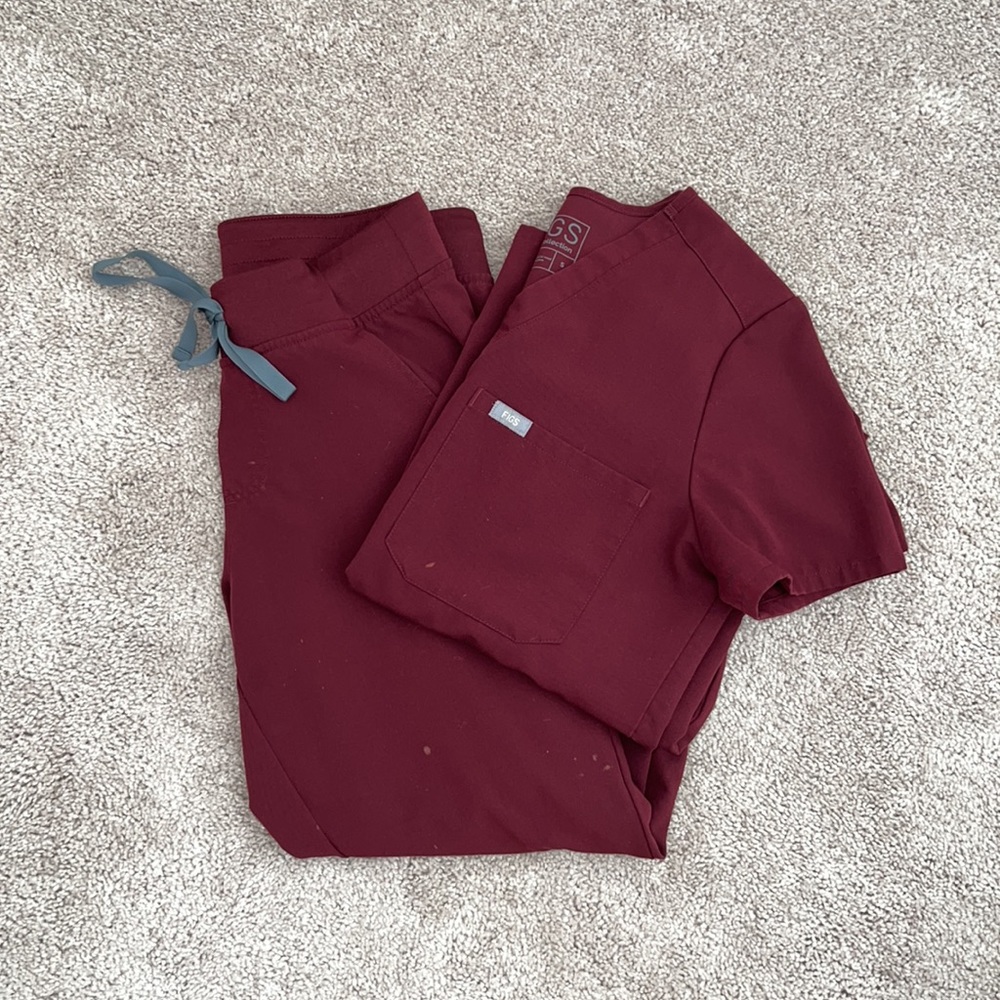 FIGS Burgundy Scrub Set - S/SP